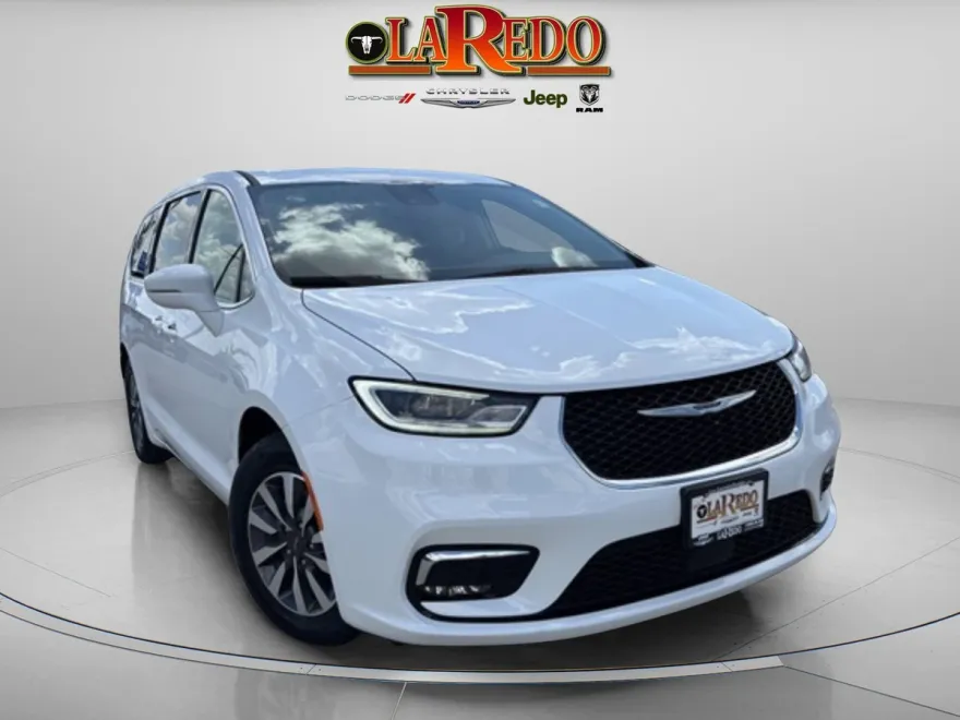 2022 Chrysler Pacifica Touring L photo 1