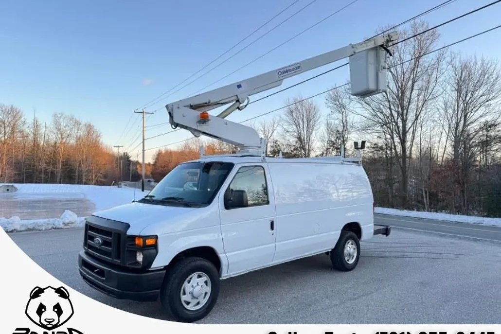 2010 Ford E-350 photo 1