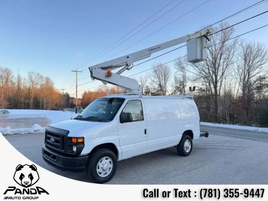 2010 Ford E-350 photo 1