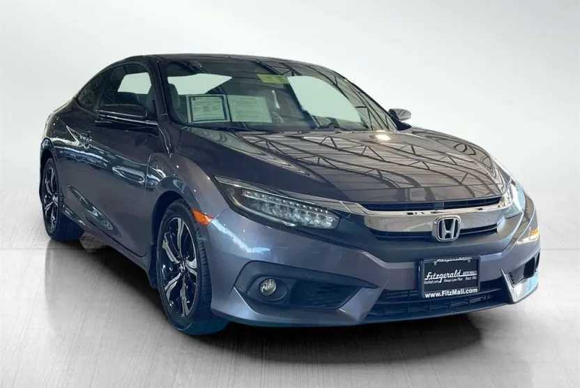 2017 Honda Civic Touring photo 1