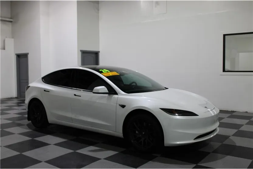 2024 Tesla Model 3 Long Range photo 1