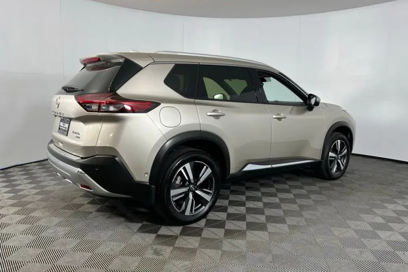 2023 Nissan Rogue Platinum photo 1