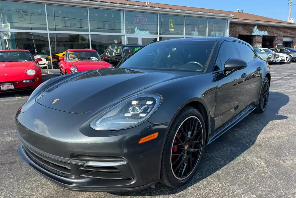 2018 Porsche Panamera 4 Sport Turismo photo 1