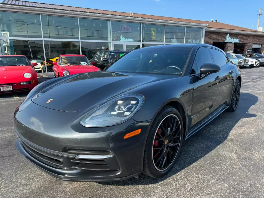 2018 Porsche Panamera 4 Sport Turismo photo 1