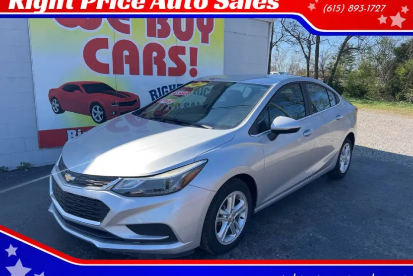 2017 Chevrolet Cruze LT photo 1