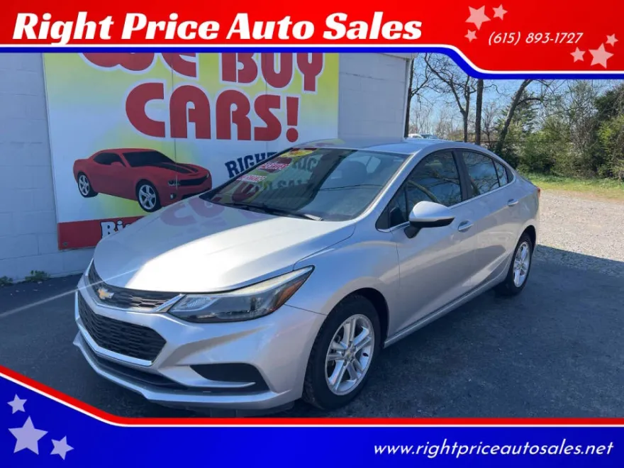 2017 Chevrolet Cruze LT photo 1