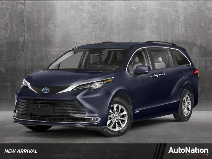 2024 Toyota Sienna XLE photo 1
