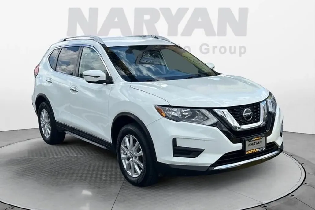 2019 Nissan Rogue SV photo 1