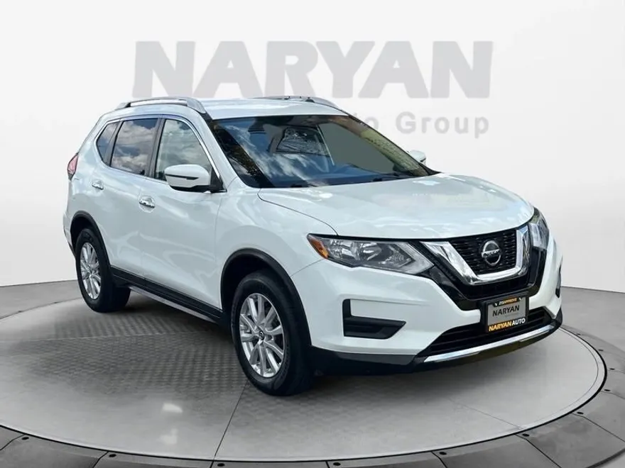 2019 Nissan Rogue SV photo 1