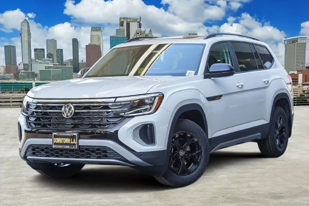 2024 Volkswagen Atlas Peak Edition SE Technology photo 1