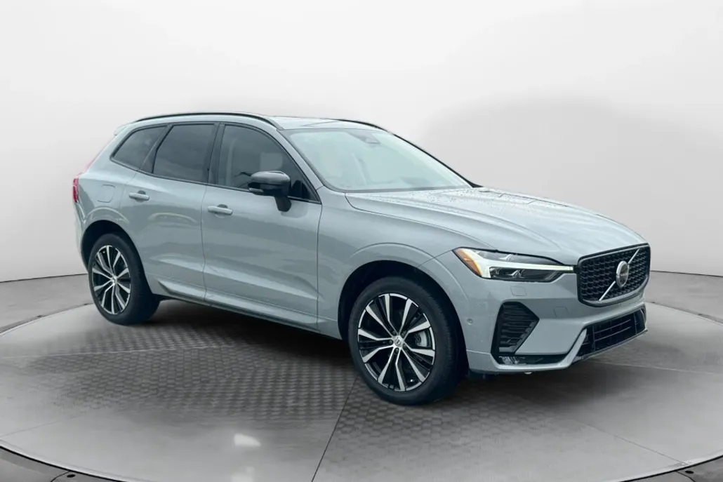 2025 Volvo XC60 B5 Plus photo 1