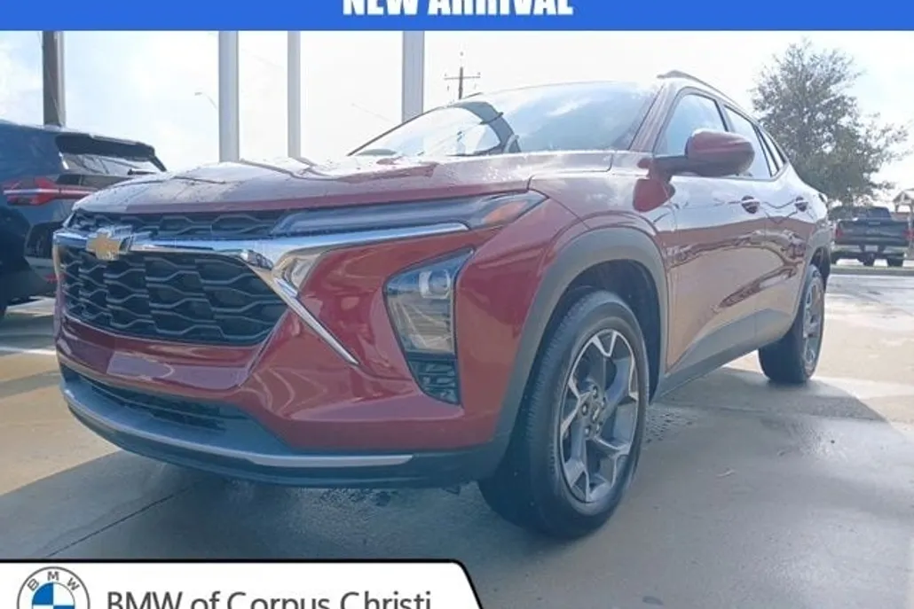 2024 Chevrolet Trax LT photo 1
