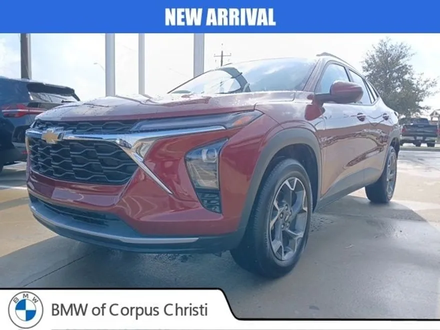 2024 Chevrolet Trax LT photo 1