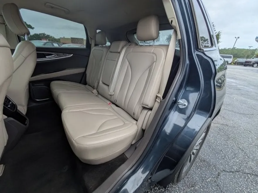 2022 Lincoln Nautilus Standard photo 1