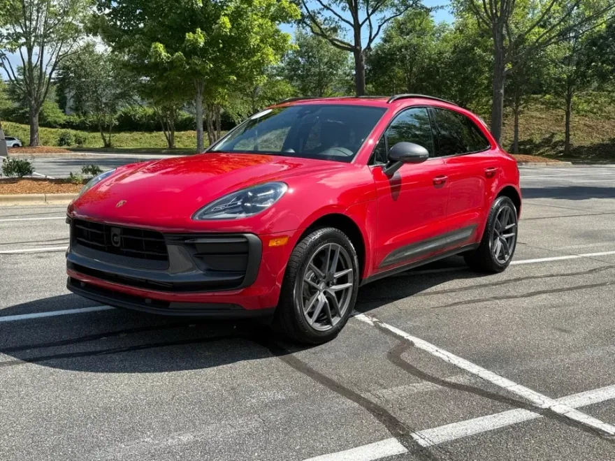 2025 Porsche Macan T photo 1