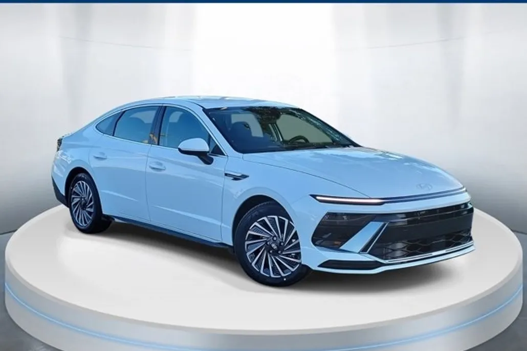 2025 Hyundai Sonata Hybrid SEL photo 1