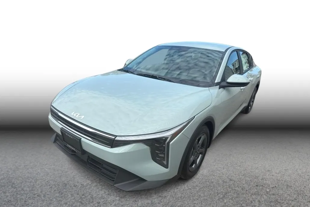 2025 Kia K4 LXS photo 1