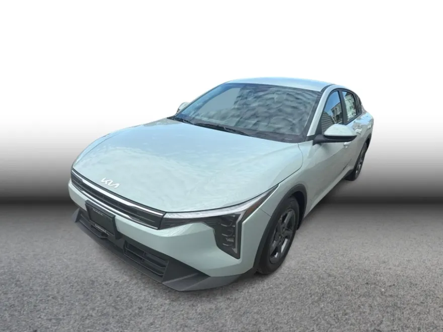 2025 Kia K4 LXS photo 1