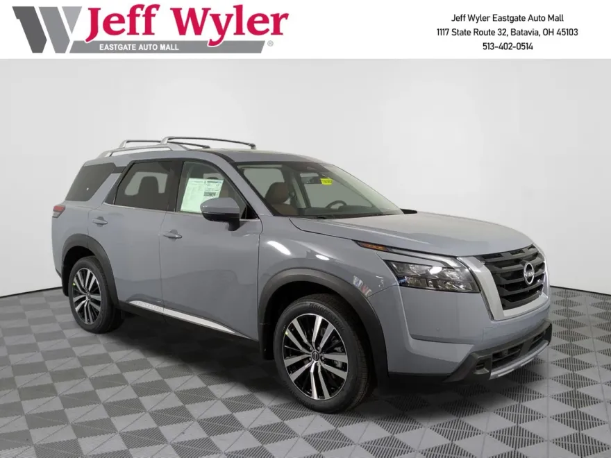 2025 Nissan Pathfinder Platinum photo 1