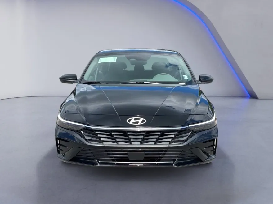 2025 Hyundai Elantra SEL Convenience photo 1