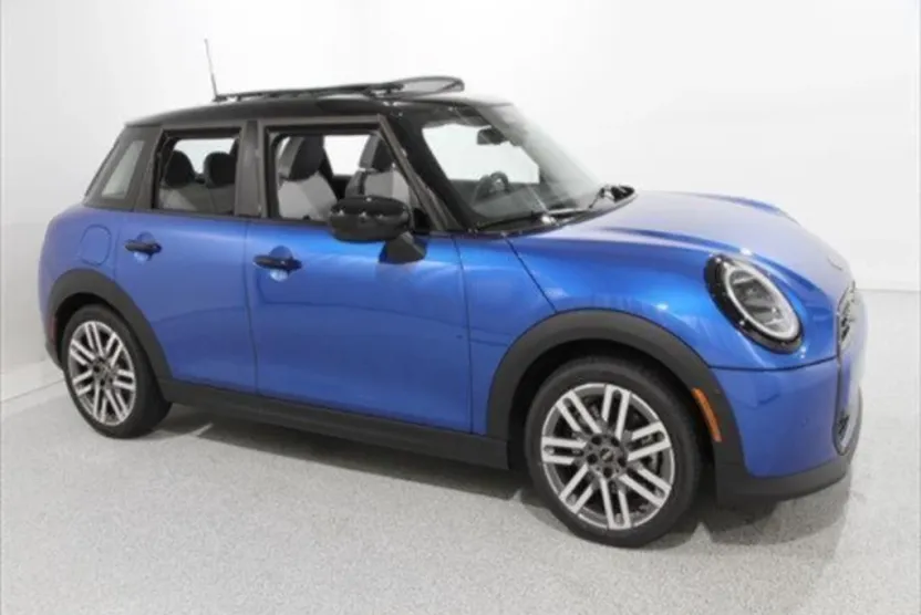 2025 Mini Cooper 4 Door Hardtop Signature photo 1
