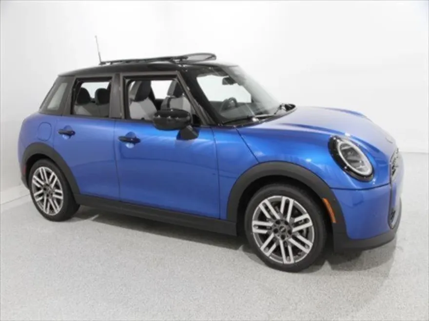2025 Mini Cooper 4 Door Hardtop Signature photo 1