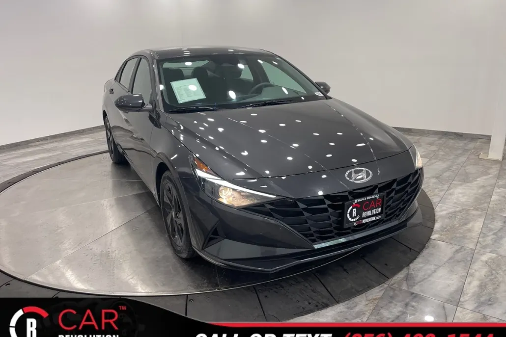 2021 Hyundai Elantra SEL photo 1