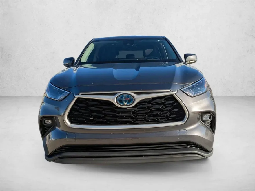 2023 Toyota Highlander Hybrid LE photo 2