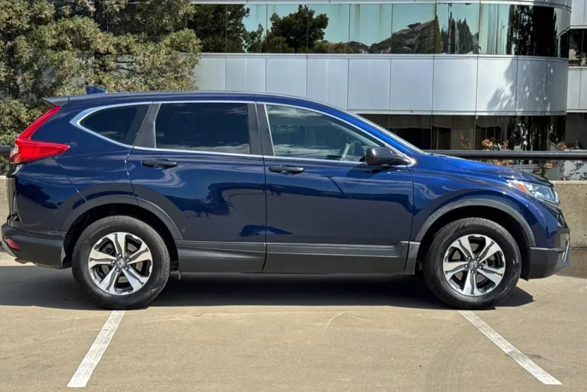 2017 Honda CR-V LX photo 1