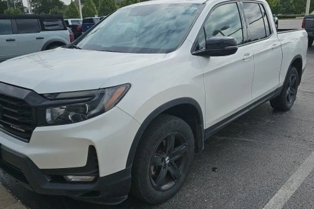 2022 Honda Ridgeline Black Edition photo 1
