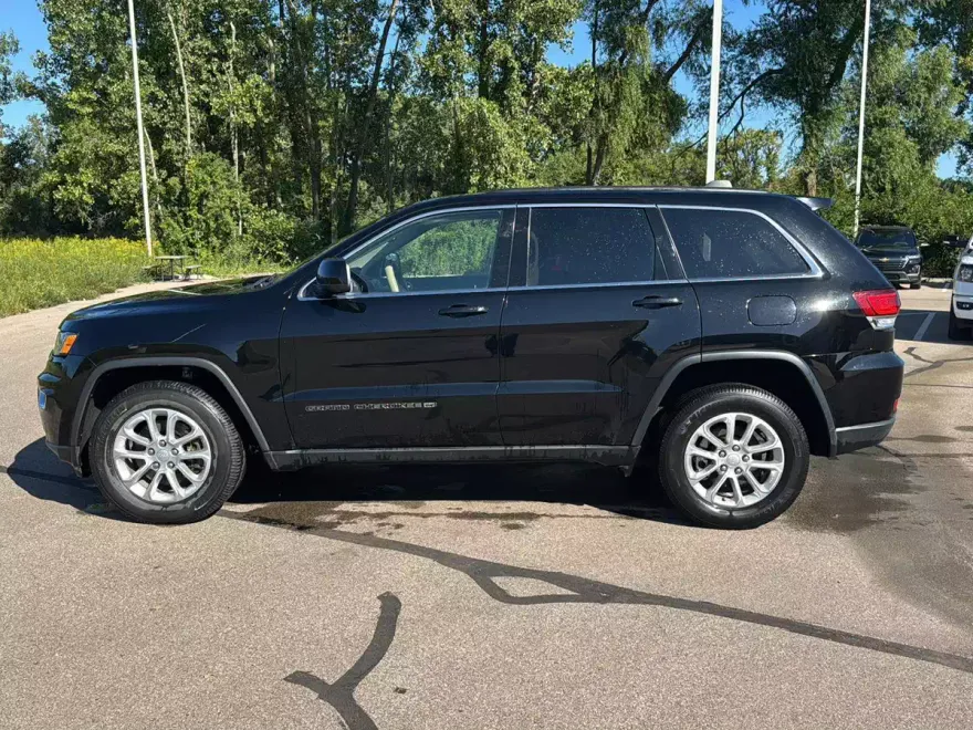 2022 Jeep Cherokee Laredo photo 1