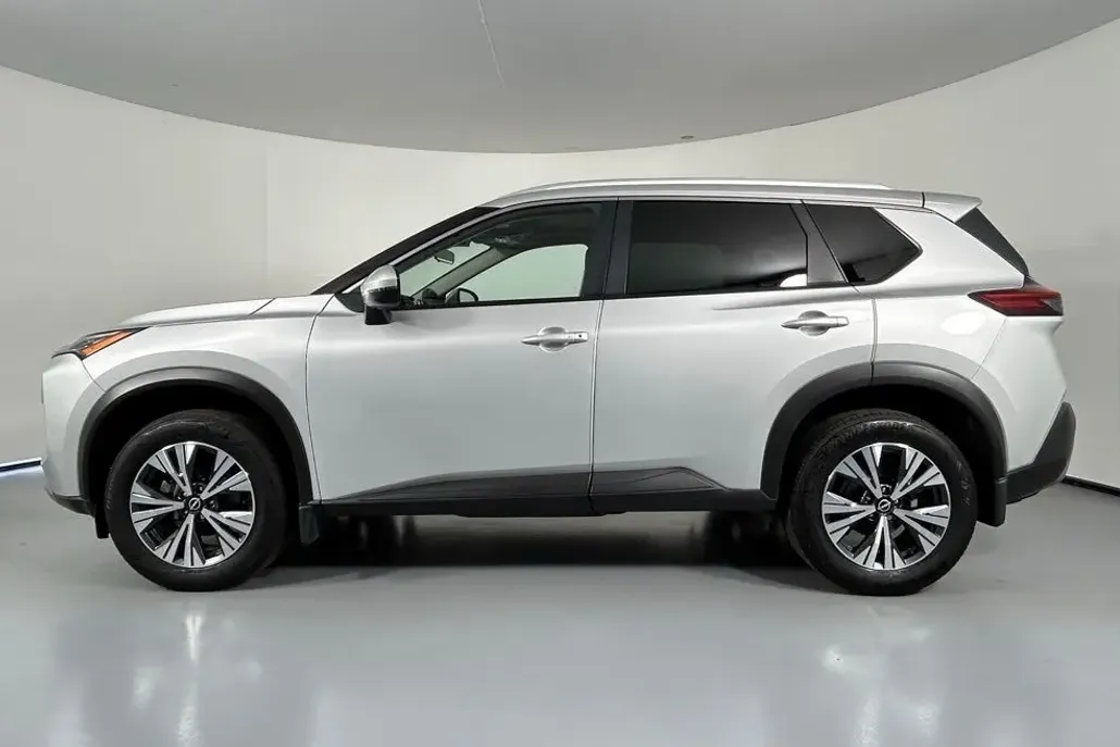2022 Nissan Rogue SV photo 1