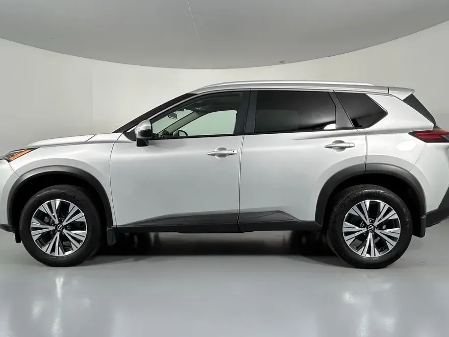 2022 Nissan Rogue SV photo 1