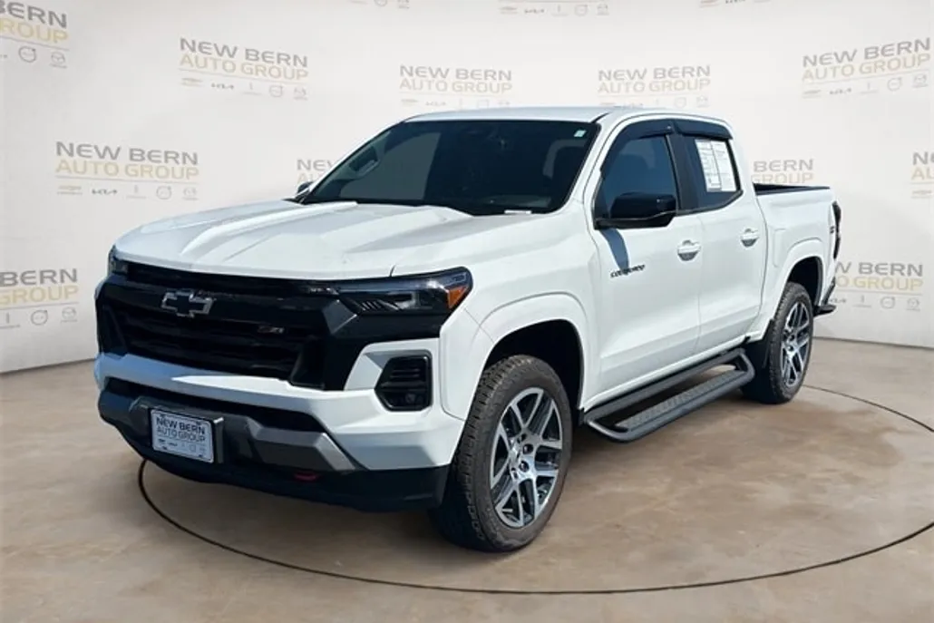 2024 Chevrolet Colorado Z71 photo 1