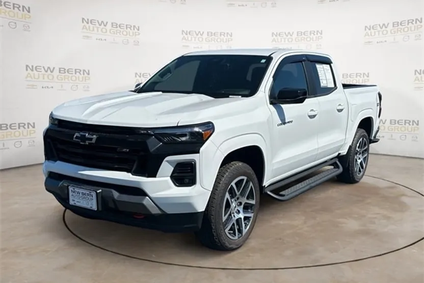 2024 Chevrolet Colorado Z71 photo 1