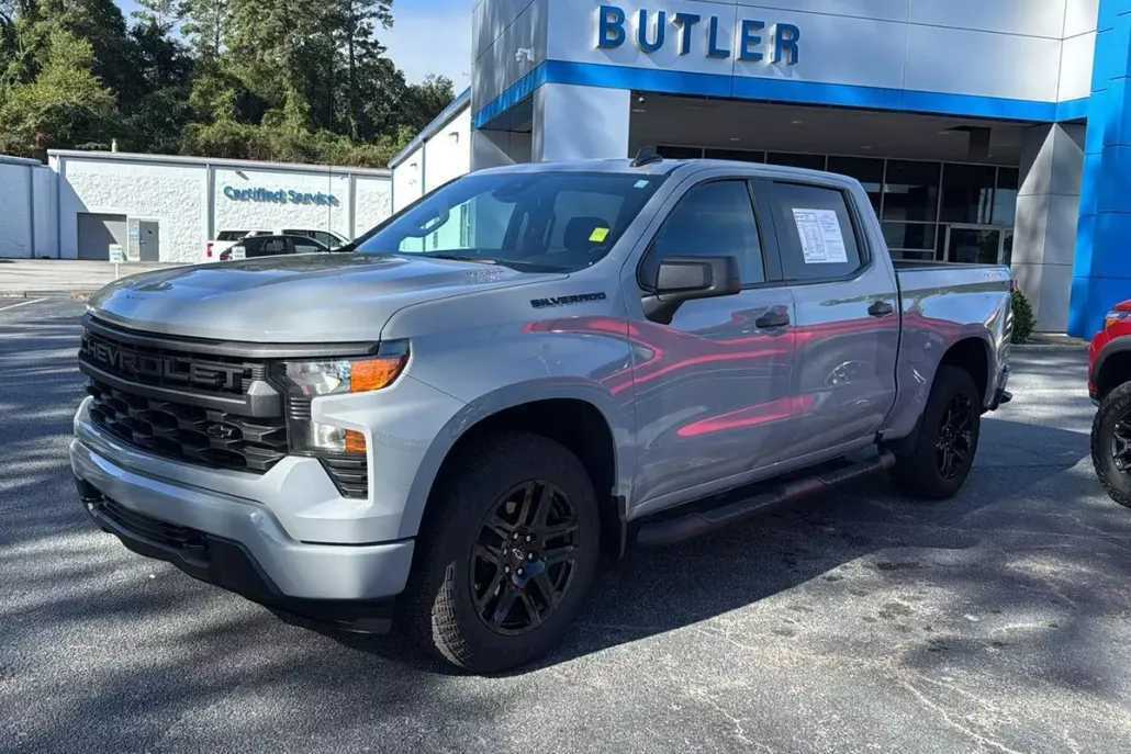 2024 Chevrolet Silverado 1500 Custom photo 1