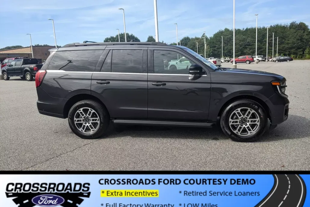 2025 Ford Expedition photo 1