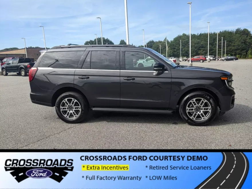 2025 Ford Expedition photo 1