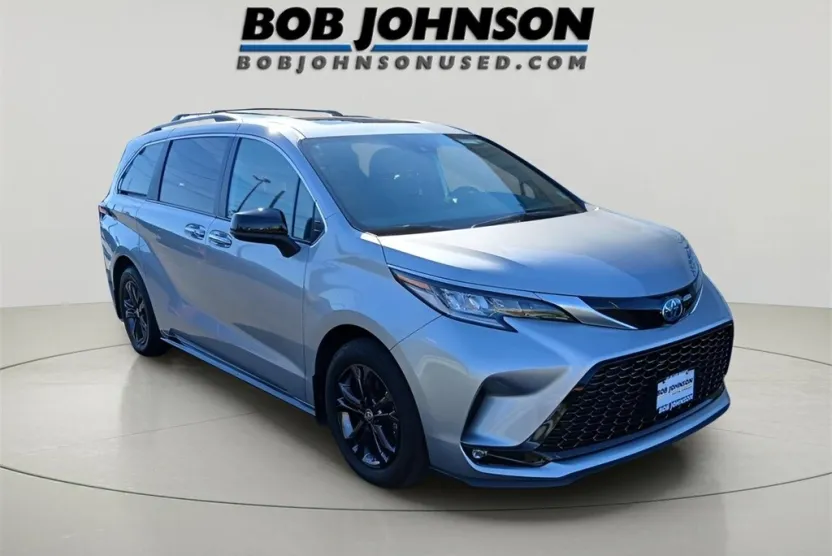 2024 Toyota Sienna XSE photo 1