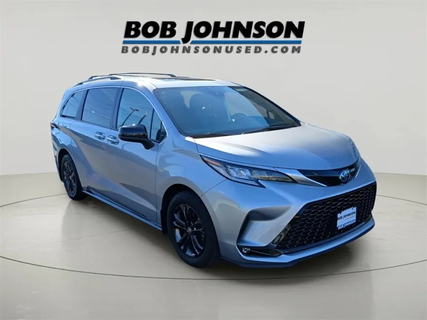 2024 Toyota Sienna XSE photo 1
