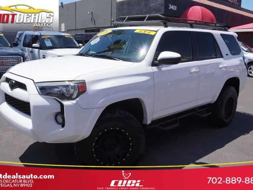 2016 Toyota 4Runner SR5 photo 1