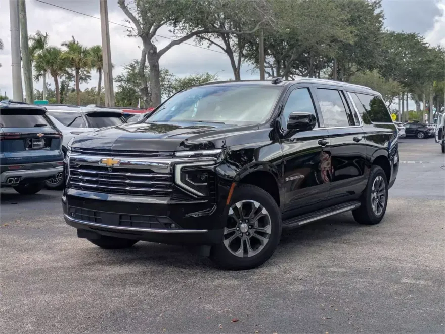 2025 Chevrolet Suburban LT photo 1