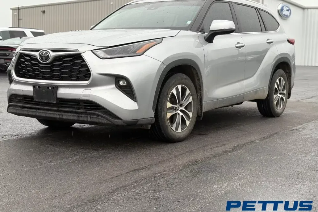 2023 Toyota Highlander XLE photo 1