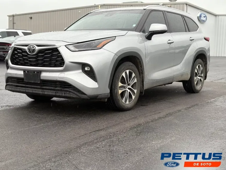 2023 Toyota Highlander XLE photo 1