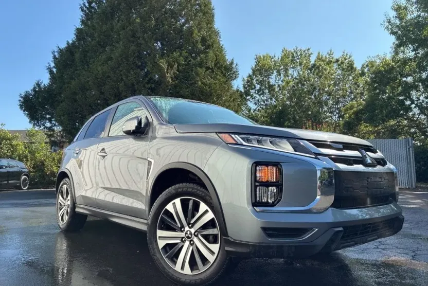 2020 Mitsubishi Outlander Sport ES photo 1