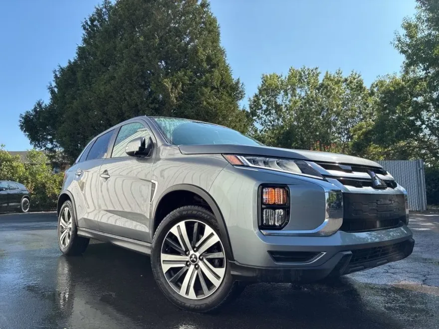 2020 Mitsubishi Outlander Sport ES photo 1