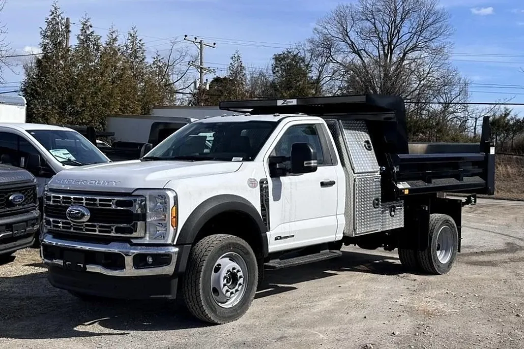 2024 Ford F-600 photo 1