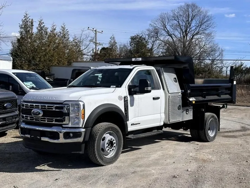 2024 Ford F-600 photo 1