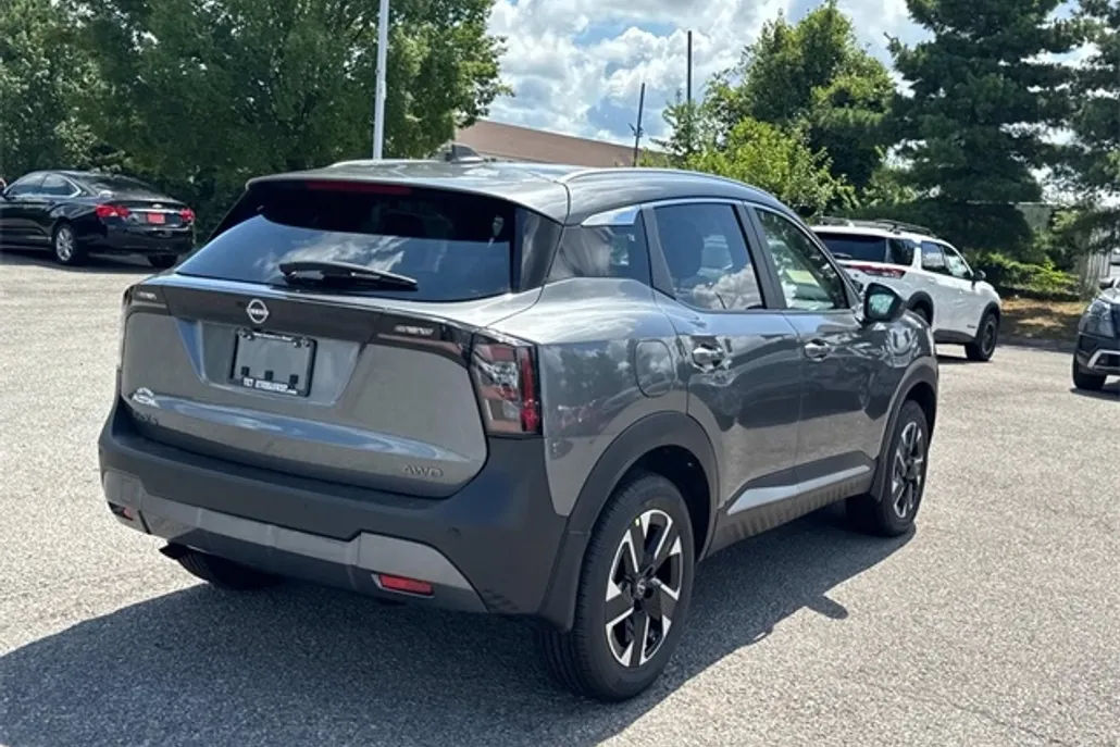 2025 Nissan Kicks SV photo 1