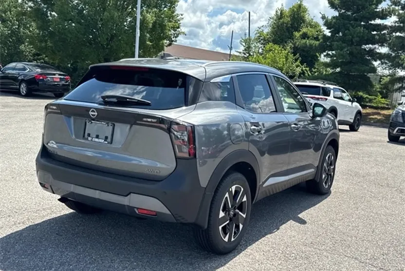 2025 Nissan Kicks SV photo 1